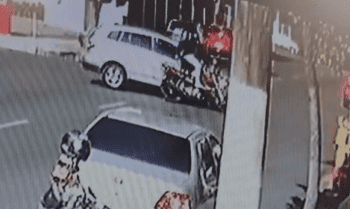 C&acirc;mera de seguran&ccedil;a registra o momento do acidente na Avenida Paran&aacute; com Rua Cascalho Rico; veja o v&iacute;deo