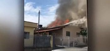 Bombeiros combatem inc&ecirc;ndio em resid&ecirc;ncia de Itapecerica; tr&ecirc;s idosos s&atilde;o socorridos