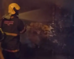 Casa usada como dep&oacute;sito pega fogo em Ita&uacute;na