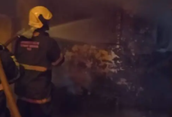 Casa usada como dep&oacute;sito pega fogo em Ita&uacute;na
