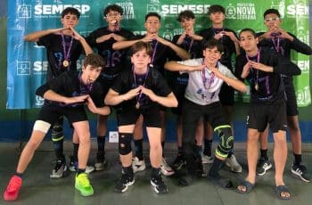 Handebol masculino do Col&eacute;gio Roberto Carneiro: Um time que faz hist&oacute;ria no JEMG