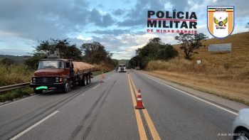 Caminhão bate de frente com moto na MG-050 em São Sebastião do Oeste