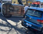 Carro capota e deixa mulher ferida em Nova Serrana