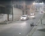 Ita&uacute;na: Adolescente cai de bicicleta em alta velocidade, veja v&iacute;deo