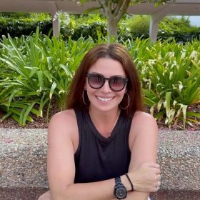 Giovanna Antonelli renova bronze com biquíni fio-dental