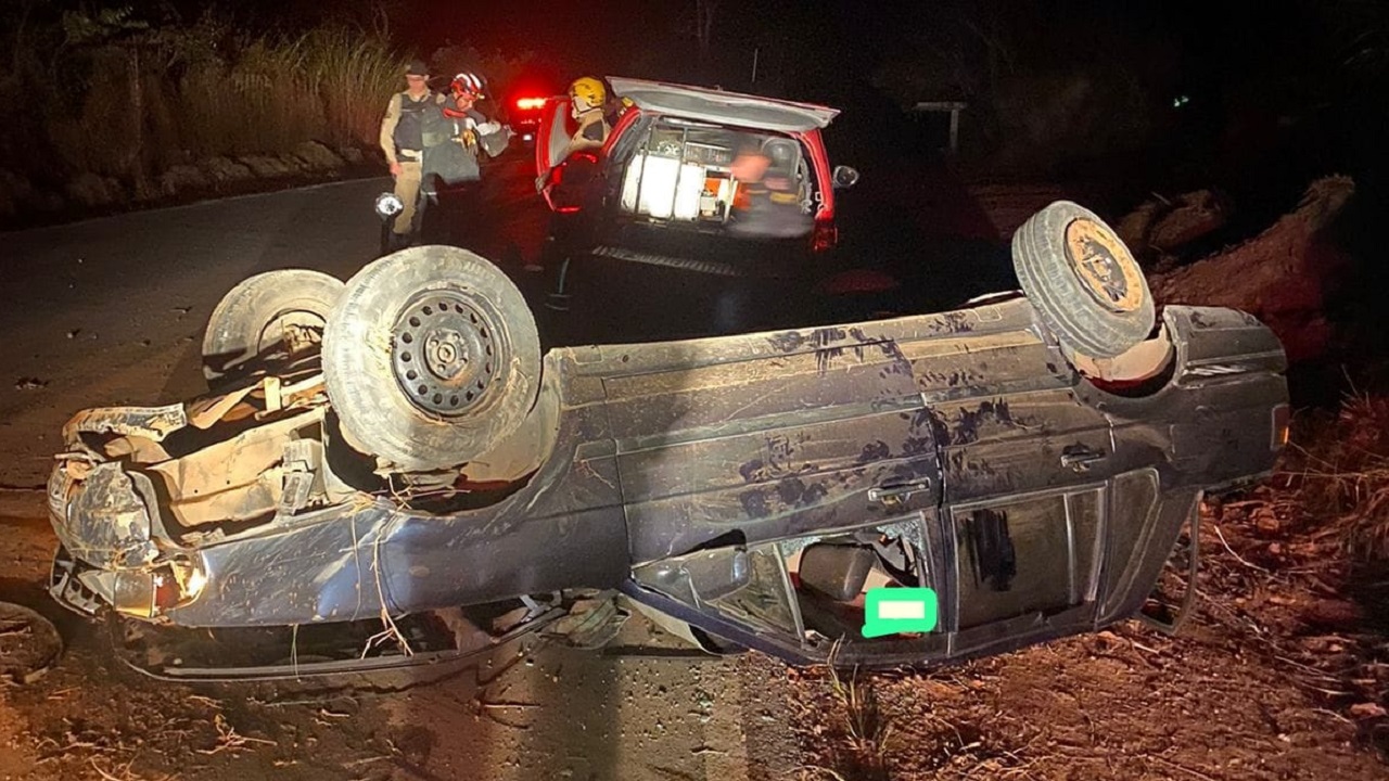 Homem morre ap&oacute;s acidente de carro na MG-260 em Itapecerica