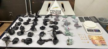Menor tenta fugir de abordagem policial, mas &eacute; preso com pedras de crack e 39 buchas de maconha