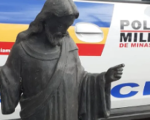 Pai e filho tentam vender imagem sacra furtada de cemitério e são detidos