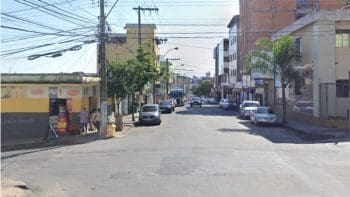 Acidente entre carro e moto &eacute; registrado na avenida Paran&aacute;, em Divin&oacute;polis