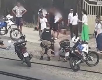 Veja v&iacute;deo da colis&atilde;o entre carro e moto na Av. Ayrton Senna que deixou 2 homens feridos