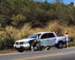 Carro bate em caminhonete na BR-262 em Nova Serrana