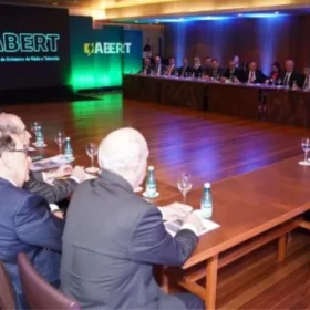Alckmin garante apoio à pauta da radiodifusão durante reunião em Brasília