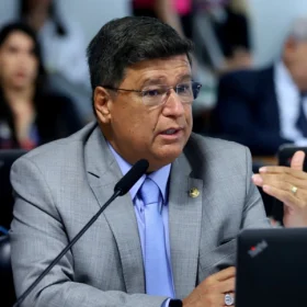 Com voto sim do senador Viana, PEC que criminaliza porte de drogas é aprovada em comissão
