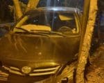 Carro invade pra&ccedil;a em Ita&uacute;na