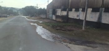 Cidadão denuncia vazamento de água no Distrito Industrial em Divinópolis