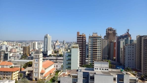 Apagão deixa Divinópolis e outras cidades do Brasil sem energia na manhã desta terça