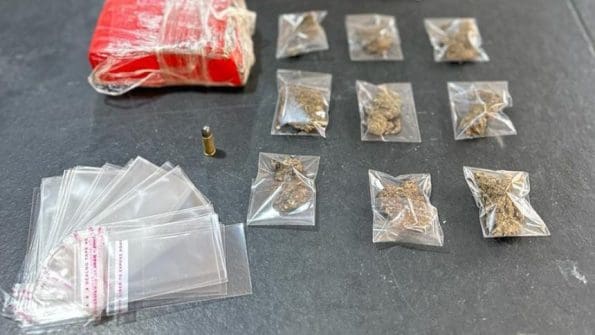 Jovem é preso com buchas de maconha em Pitangui