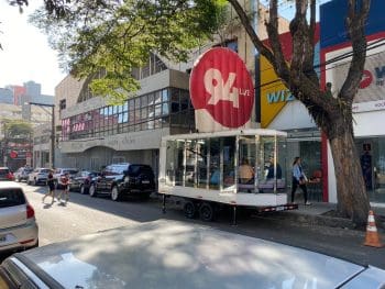 Estúdio Móvel 94 Live traz as vantagens de ser um aluno Unifenas