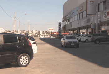 Falta de sinaliza&ccedil;&atilde;o amea&ccedil;a seguran&ccedil;a no trecho da rua Rita de C&aacute;ssia no bairro Bom Pastor