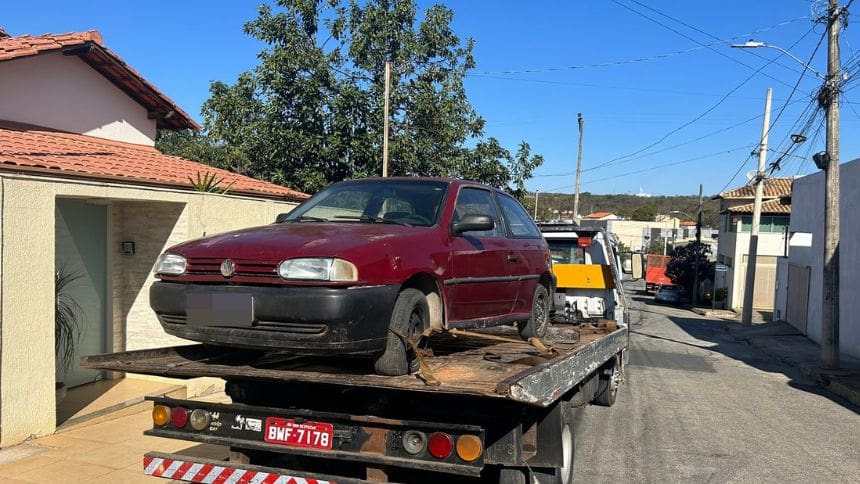 Veículo furtado em Nova Serrana é localizado pela PM em Bom Despacho