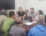 Greve dos &ocirc;nibus deve ser suspensa na tarde desta segunda (28); reuni&atilde;o &eacute; marcada por confus&atilde;o
