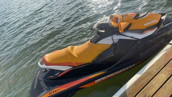 Veja v&iacute;deo: Jet Ski &eacute; furtado em estacionamento da rua Cear&aacute; em Divin&oacute;polis