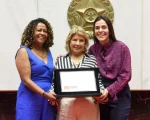 Deputada Lohanna homenageia delegada Maria Gorete Rios