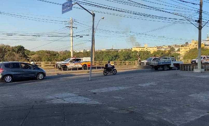 Polícia na ponte do Niterói