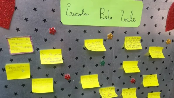 Cartaz pela permanência de escola