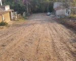 Algumas medidas foram prometidas na &eacute;poca, incluindo a medi&ccedil;&atilde;o da rua para futura pavimenta&ccedil;&atilde;o que beneficiaria os moradores, mas o patrolamento j&aacute; &eacute; um pequeno progresso