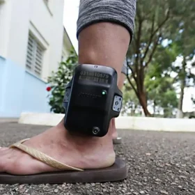Cai o número de tornozeleiras eletrônicas em condenados em Divinópolis; veja dados