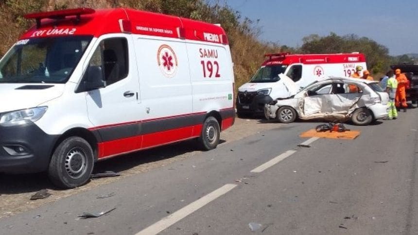 Acidente grave deixa 3 mortos na MG-050 em Divin&oacute;polis