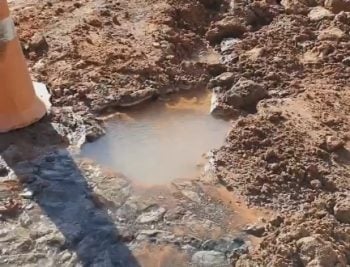 V&iacute;deo: Moradora registra vazamento de &aacute;gua no bairro Jardim Primavera