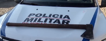 Vovô dá calote em programa e agride mulher com machado em Divinópolis