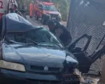 Carro capota na MG-431 e acerta guarita de condom&iacute;nio
