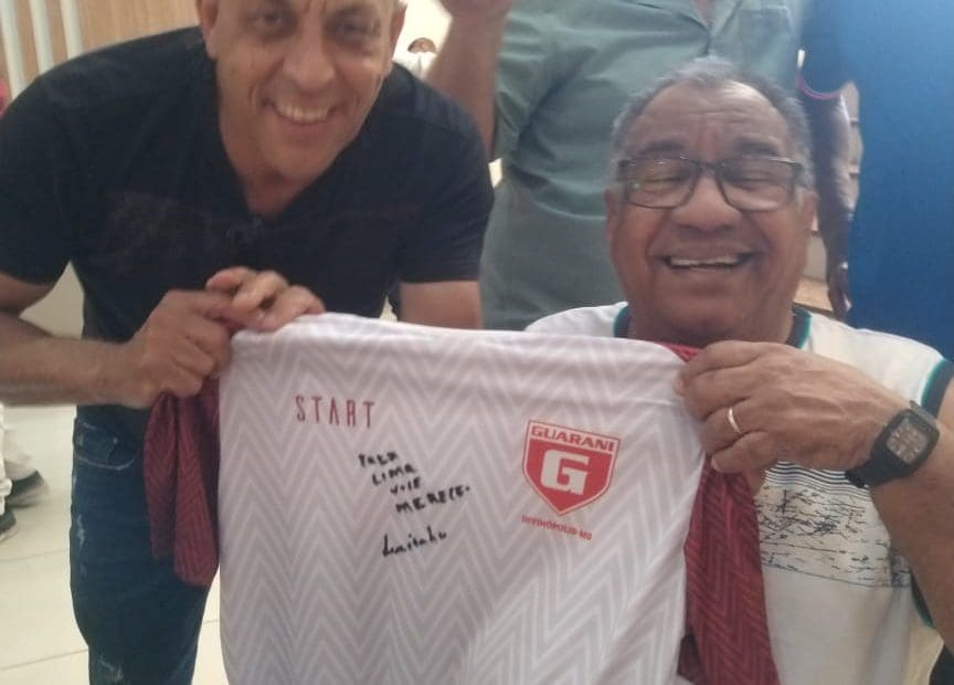 Oliveira Lima reencontra com o craque Lucinho, um dos maiores…