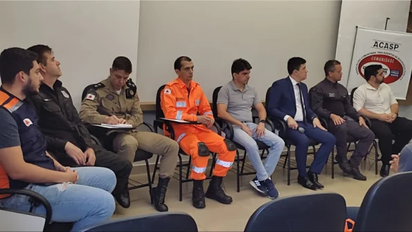 Moradores relatam que transtornos aumentaram com o desvio do trânsito para o local.