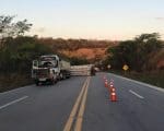 Carreta atinge caminhonete na BR-494 em Nova Serrana