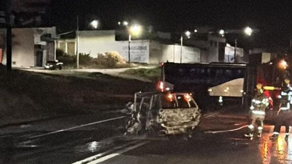 Acidente entre carro e ônibus deixa pessoa morta em Divinópolis