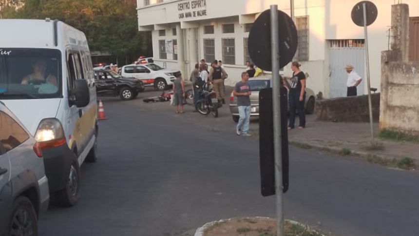 Grave acidente entre carro e moto no Esplanada