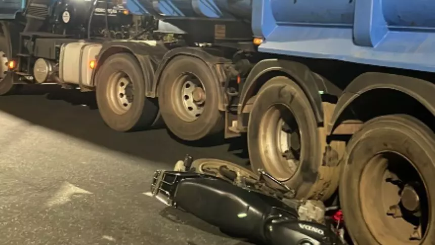 Bom Despacho: Motociclista é atingido por carreta