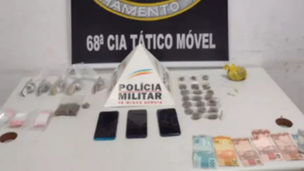 Homem &eacute; detido e 4 adolescentes s&atilde;o apreendidos com drogas em Nova Serrana