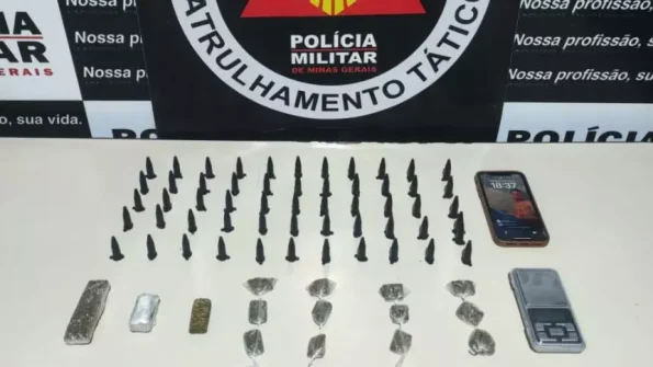 Jovem é preso com 56 pinos de cocaína e mais de R$1 mil em Lagoa da Prata