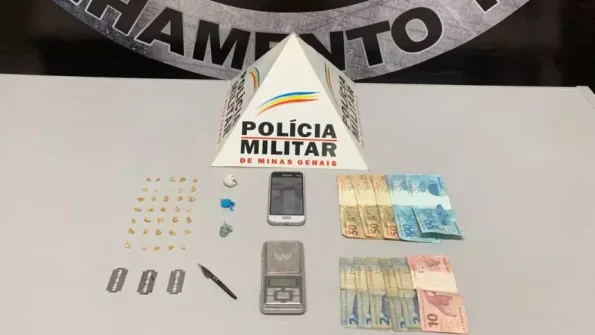 PM apreende drogas em Ita&uacute;na