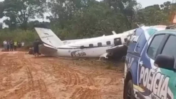 Veja vídeo: Avião com grupo de turistas cai no Amazonas e mata 14 pessoas