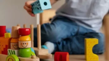 M&atilde;e acusa garoto de danificar brinquedo de sua filha e caso terminou na delegacia