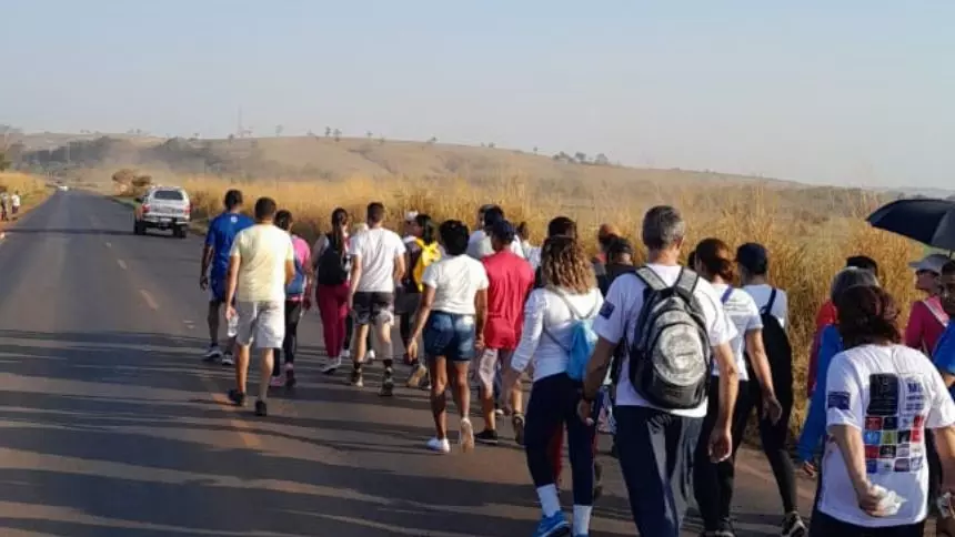 PMR apoia 8&ordf; caminhada dos devotos de S&atilde;o Francisco na MG-429 em Lagoa da Prata