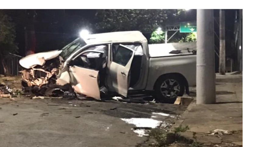 Capotamento na rua Goi&aacute;s em Divin&oacute;polis na madrugada deste domingo
