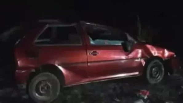 Motorista morre ap&oacute;s capotar carro em Oliveira