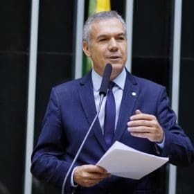 Deputado Z&eacute; Silva cria projeto de lei para impedir cobran&ccedil;as do Athletico-PR a r&aacute;dios